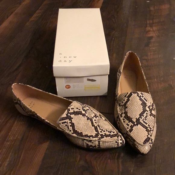 a new day Shoes - 🌟HOST PICK!🌟A New Day Snakeskin Flats- size 9.5